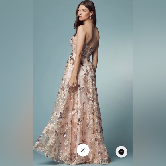 Beautiful pink dress with floral appliqué - Picture 4 of 5